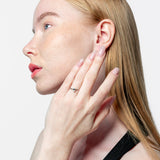 Sortija fantasía oro blanco 18K