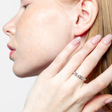 Media alianza de diamantes combinados brillantes y baguet