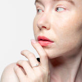 Solitario oro 18K talla marquís y brazo con brillantes