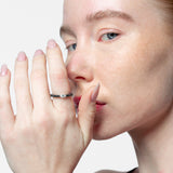 Sortija de oro negro 18K con marquís