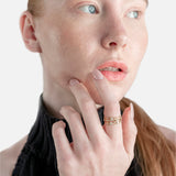 Sortija entrelazada oro amarillo 18K