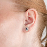 Pendientes con piedra talla oval y doble fila de diamantes