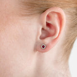 Pendientes con piedra talla redonda y diamantes en garra antigua