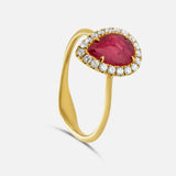 Sortija con rubí en talla gota 9x6
