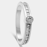 Solitario oro 18K engaste chatón y brazo con brillantes