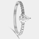 Solitario oro 18K talla pera y brazo con brillantes