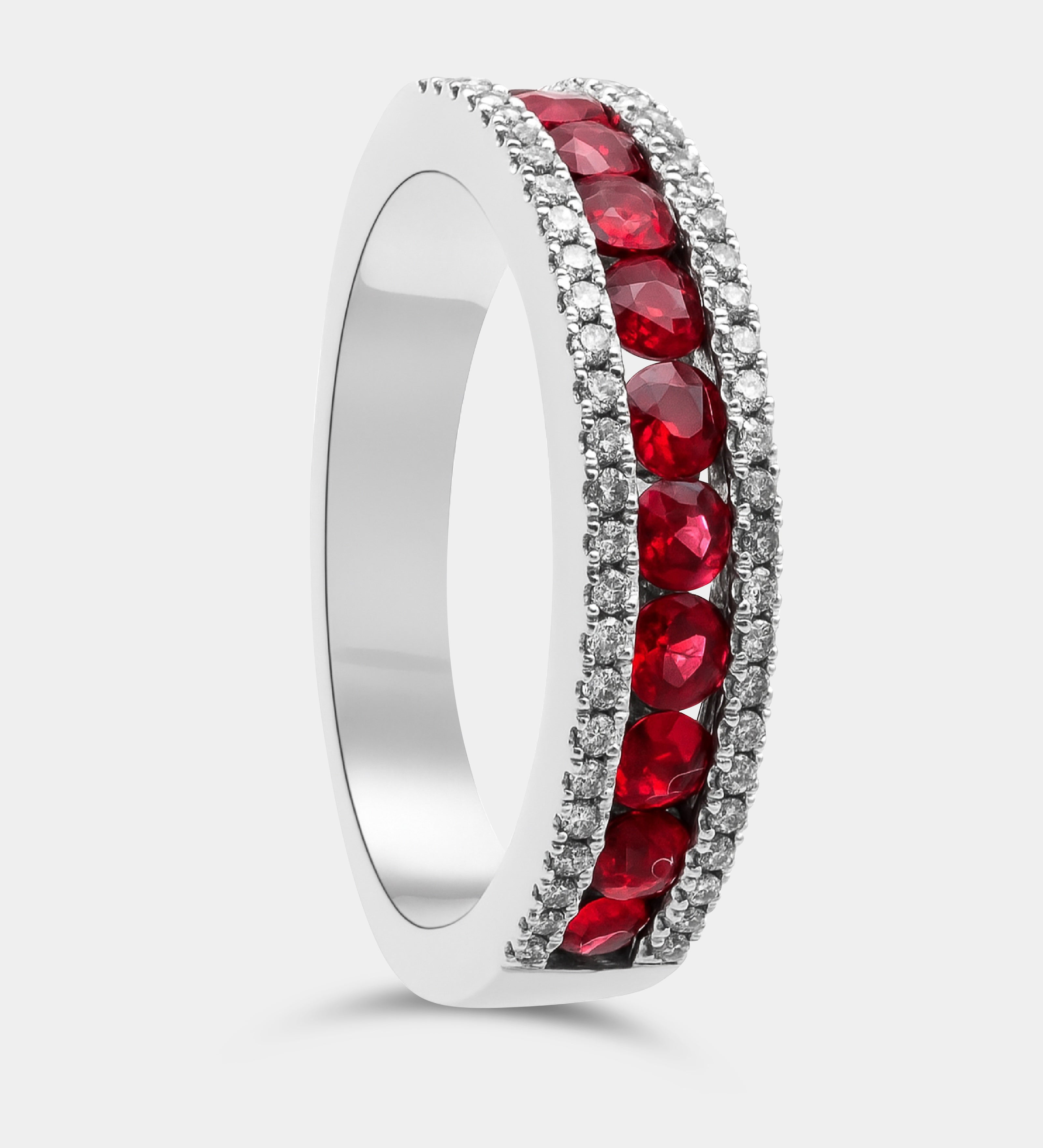 Media alianza con piedra de color y brillantes