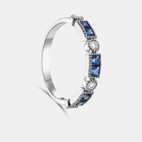 Sortija banda con piedra de color y diamantes