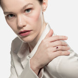 Sortija piedra central 6x4 con orla de diamantes