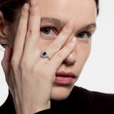 Sortija con piedra central y orla de diamantes