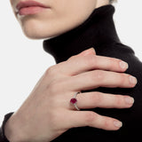 Sortija con rubí talla oval 8x6