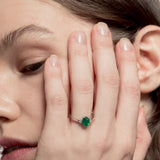 Sortija con esmeralda oval 7x6